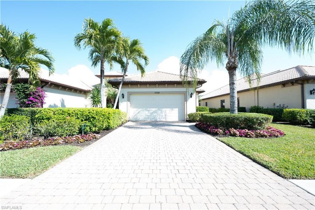 7524 Moorgate Point WAY NAPLES, FL 34113