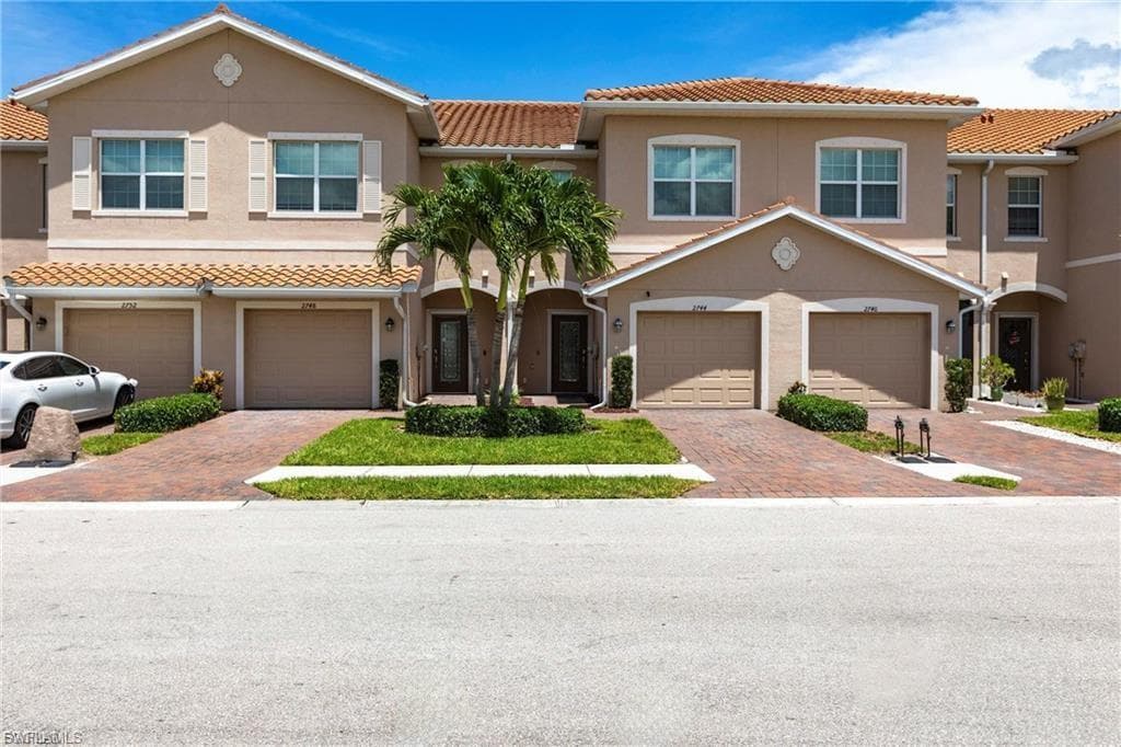 2748 Blossom WAY NAPLES, FL 34120