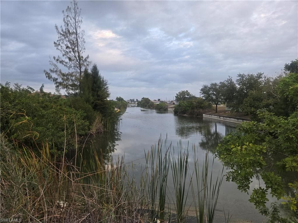 105 NE 12th LN CAPE CORAL, FL 33909