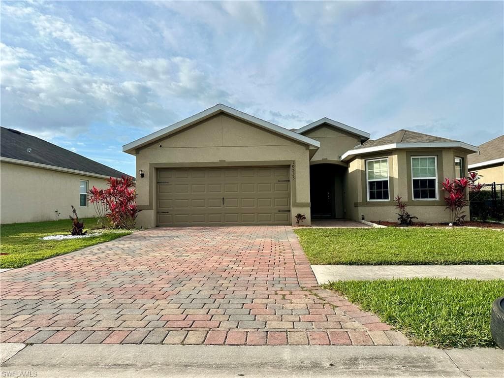 10535 Canal Brook LN N LEHIGH ACRES, FL 33936