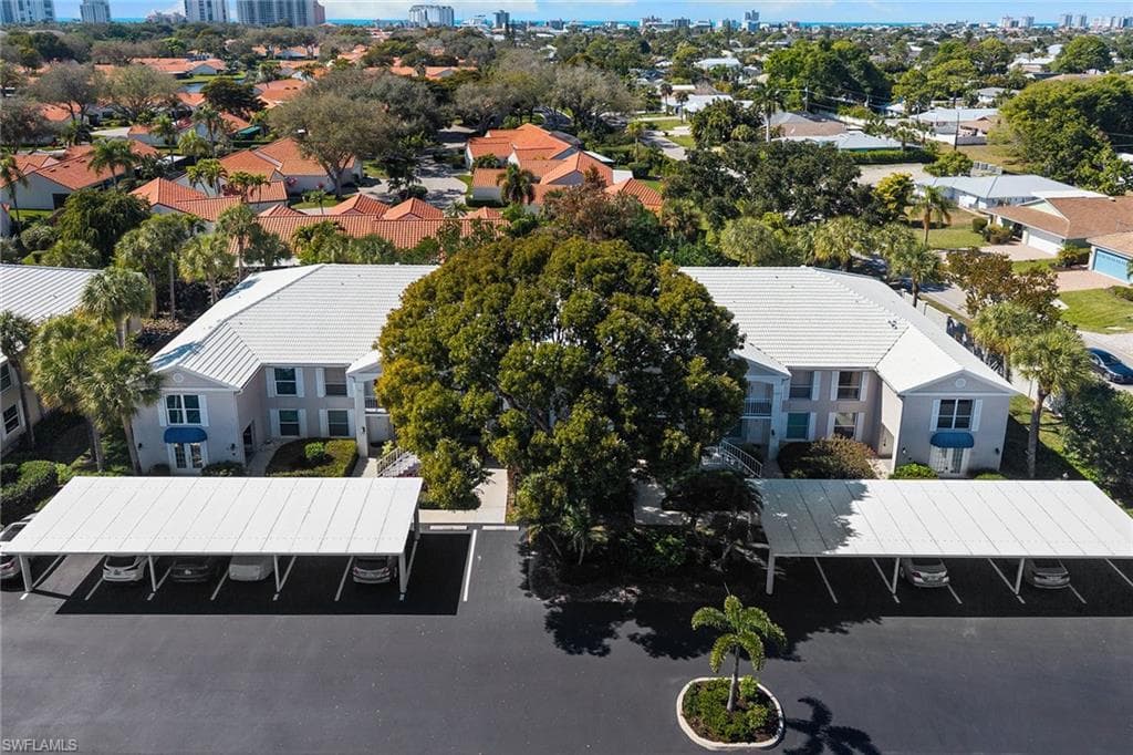821 Gulf Pavilion DR 106 NAPLES, FL 34108