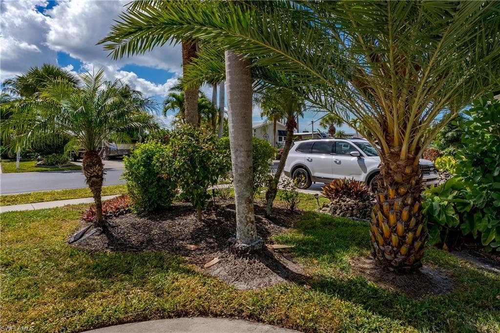 1076 Diamond Lake CIR NAPLES, FL 34114