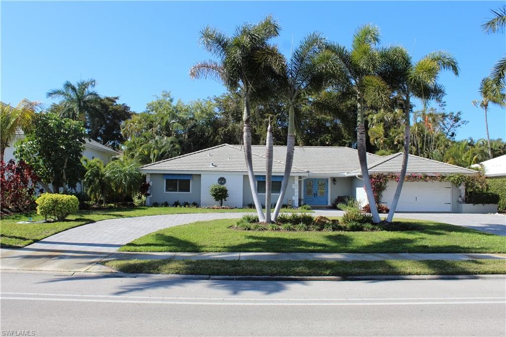 606 Park Shore DR NAPLES, FL 34103