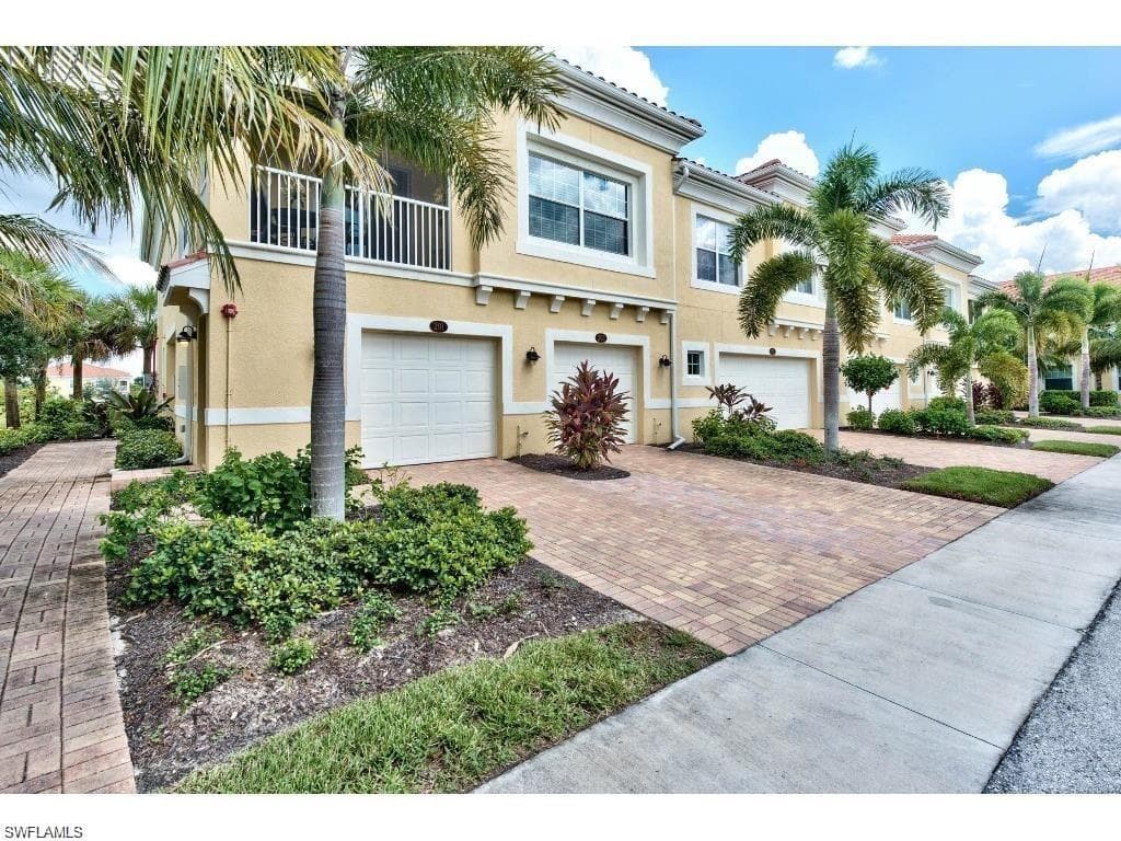 8570 EVERNIA CT 201 BONITA SPRINGS, FL 34135