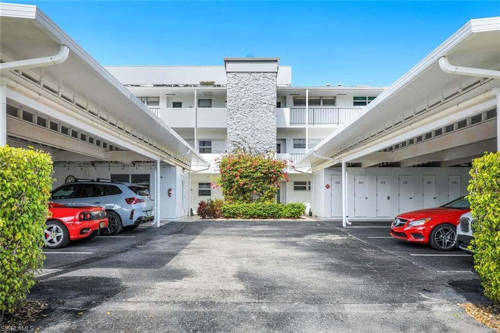 668 Broad AVE S J668 NAPLES, FL 34102