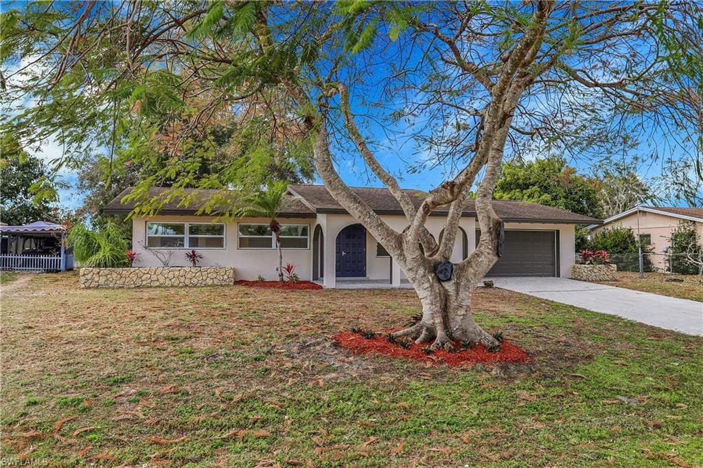 203 Lowry AVE LEHIGH ACRES, FL 33936