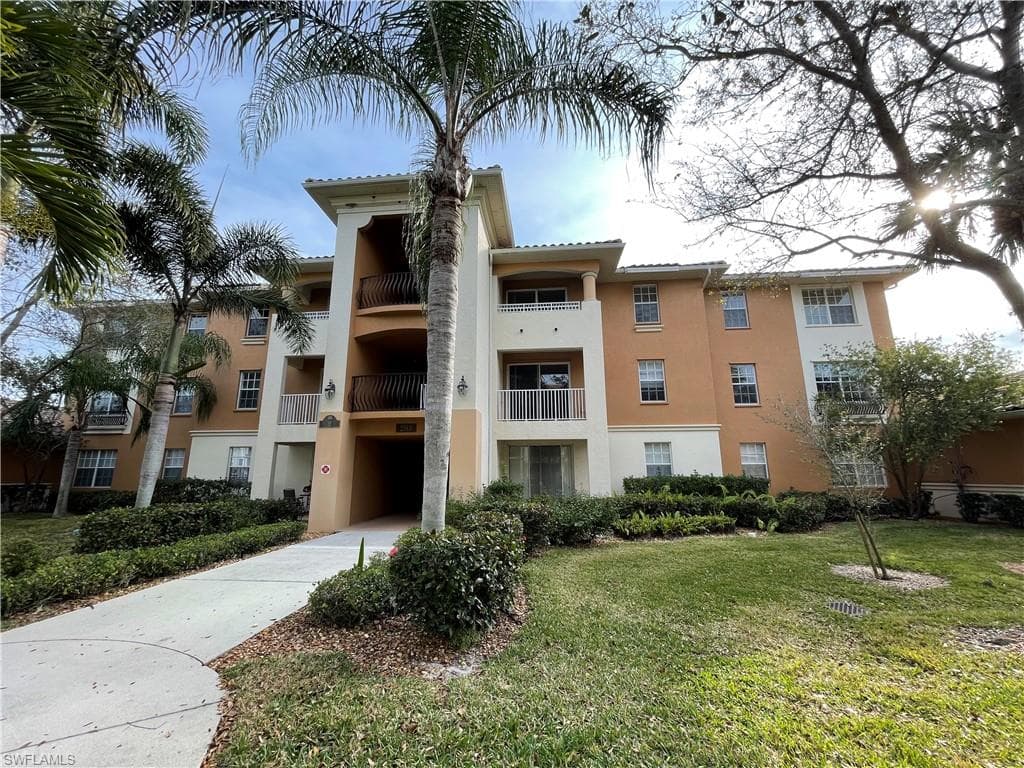 2913 Tuscan DR 202 CAPE CORAL, FL 33909