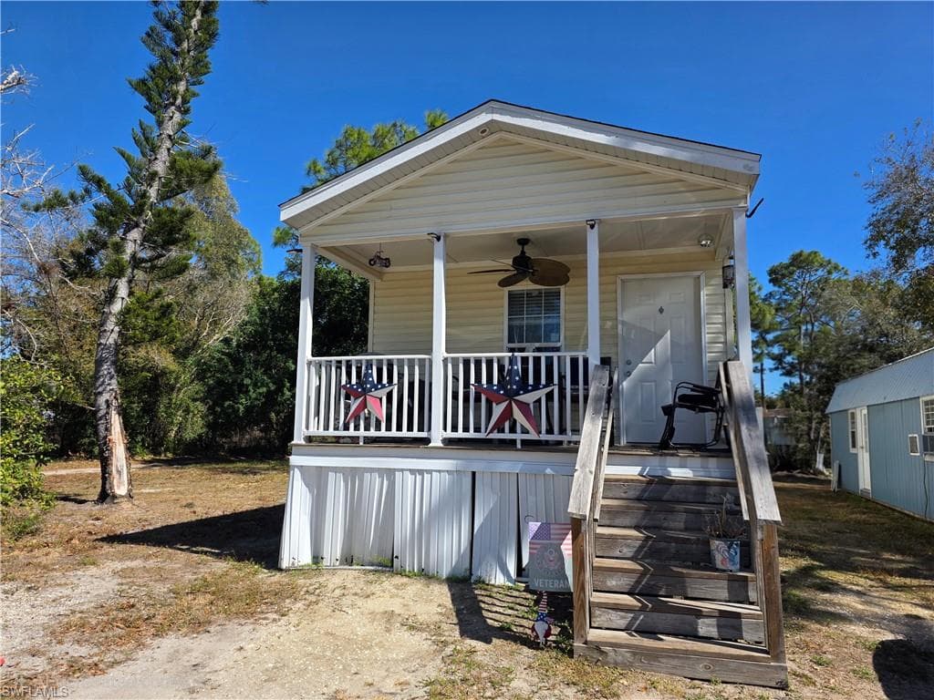 8085 Hart DR NORTH FORT MYERS, FL 33917