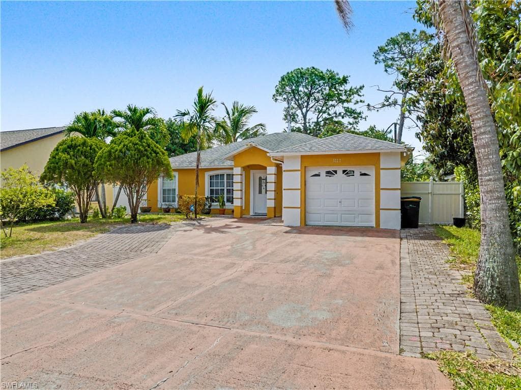 5222 Broward ST NAPLES, FL 34113