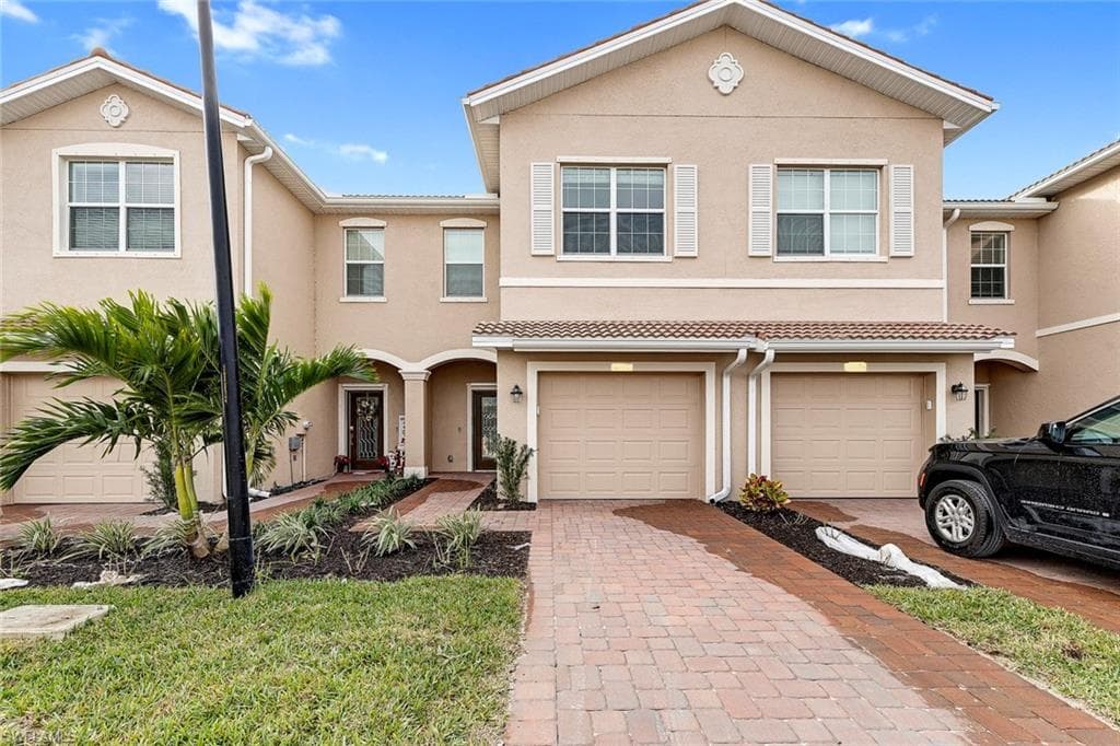 2827 Blossom WAY NAPLES, FL 34120