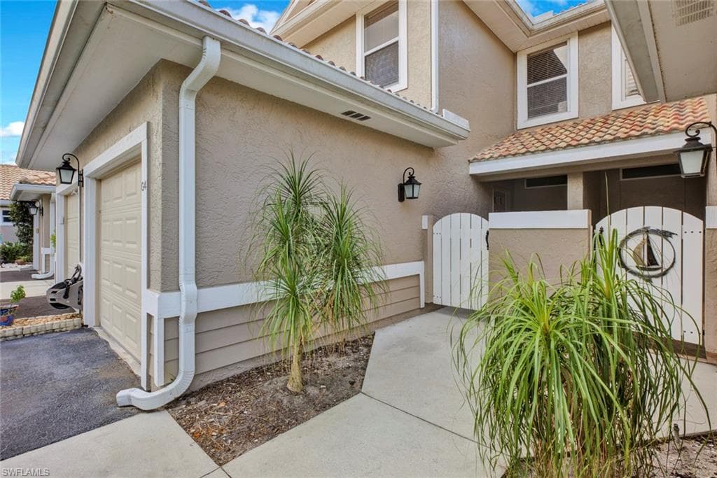 386 Emerald Bay CIR G-4 NAPLES, FL 34110