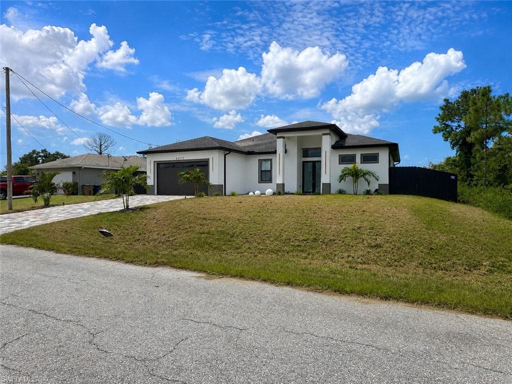 3917 33rd ST SW LEHIGH ACRES, FL 33976
