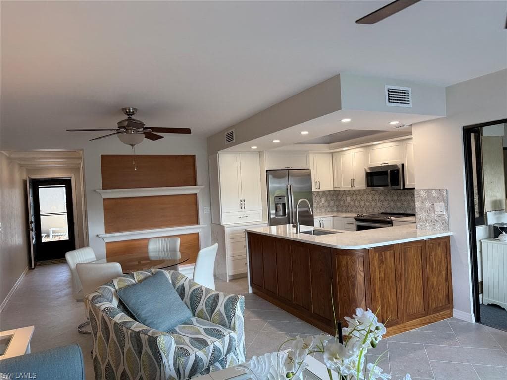 5850 Trailwinds DR 713 FORT MYERS, FL 33907