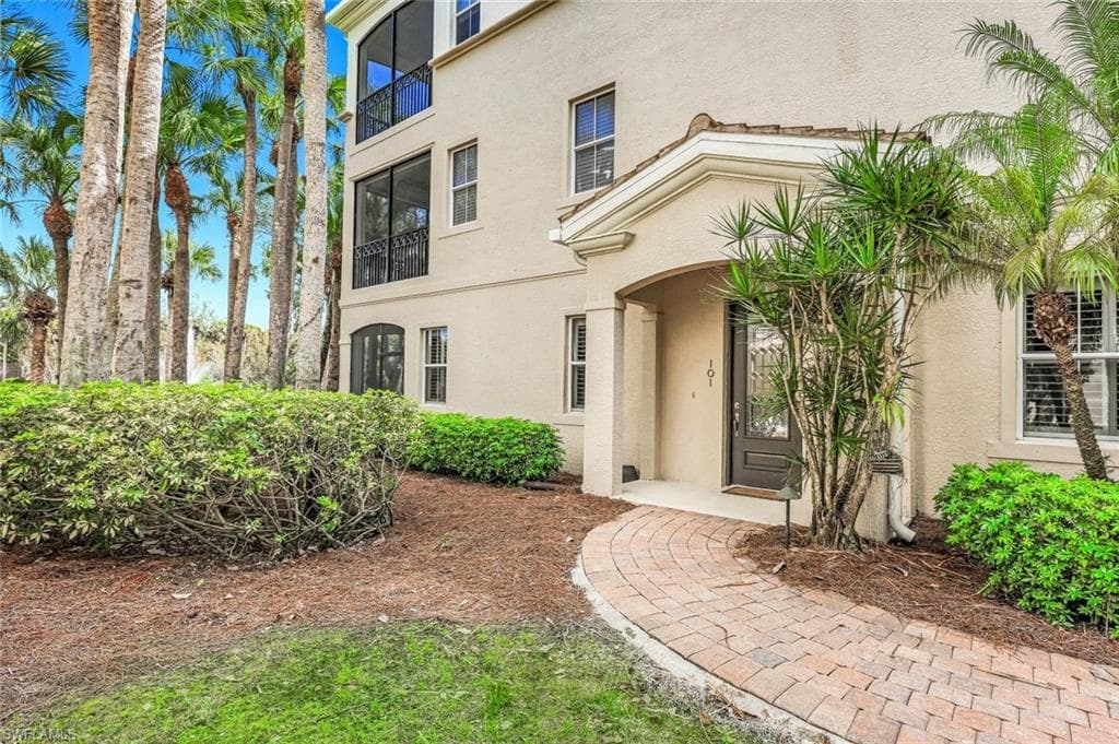 2858 Tiburon BLVD E 101 NAPLES, FL 34109