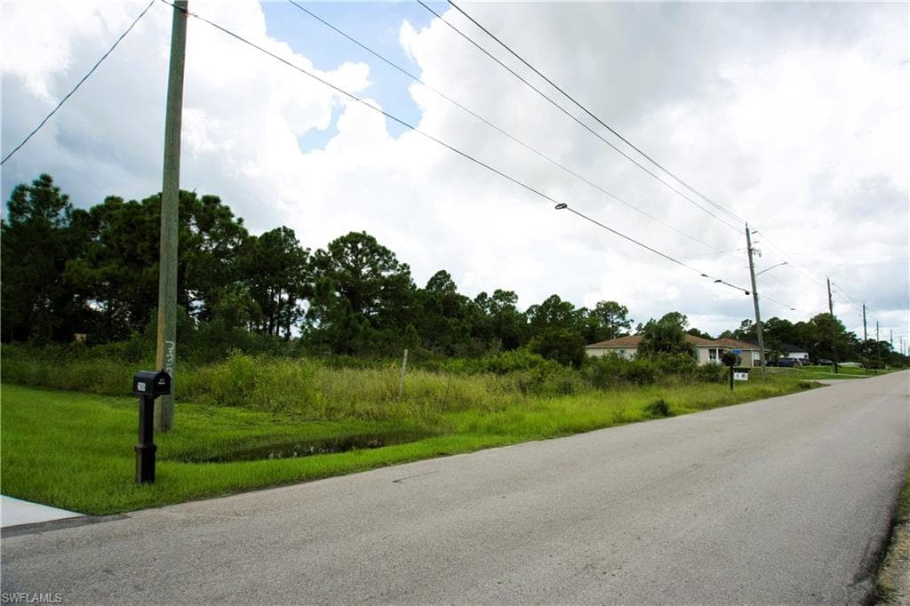 2807 42nd ST W LEHIGH ACRES, FL 33971