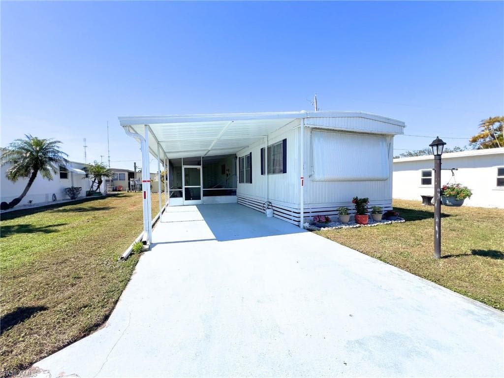 153 Carissa LN 85 NAPLES, FL 34114
