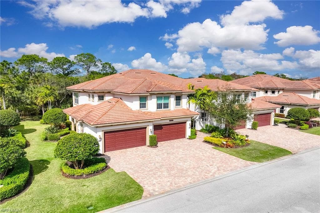 7825 Hawthorne DR 2103 NAPLES, FL 34113