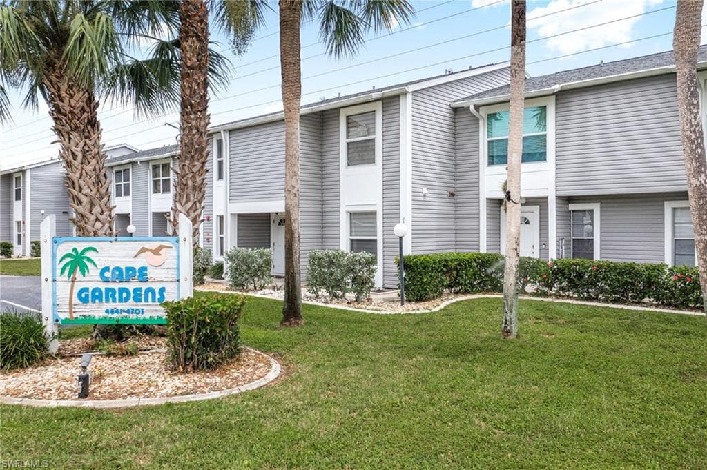 4641 SW Santa Barbara PL 8 CAPE CORAL, FL 33914