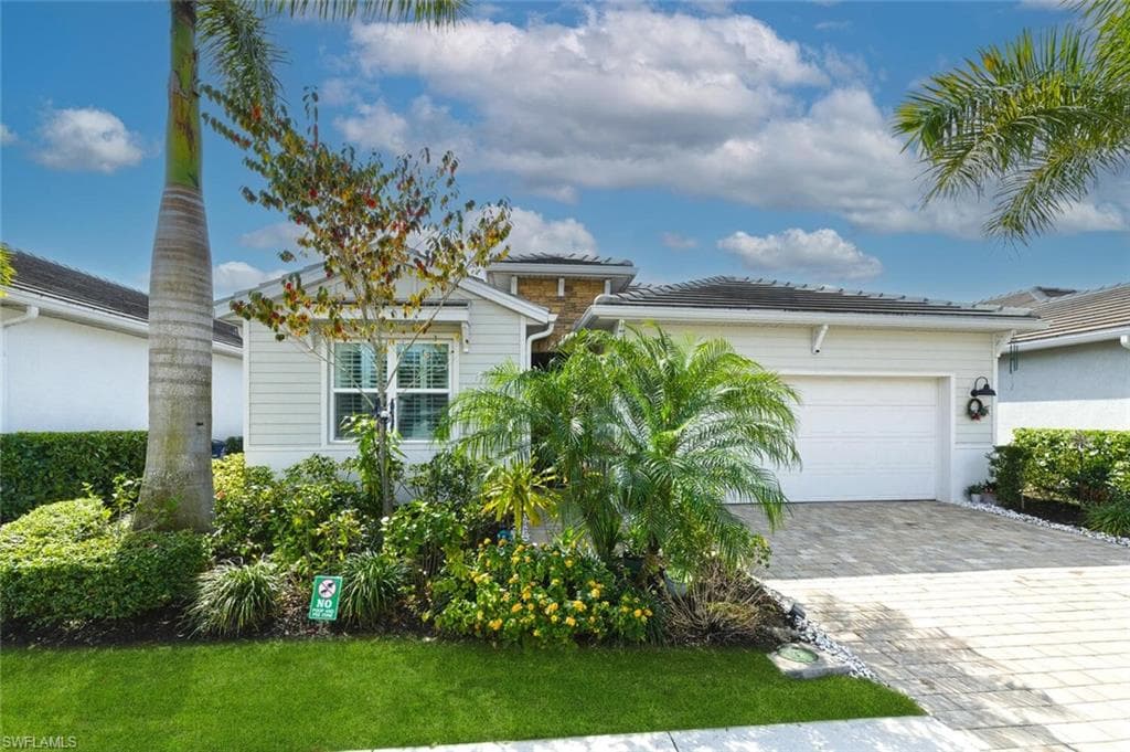 28076 SEASONS TIDE AVE BONITA SPRINGS, FL 34135
