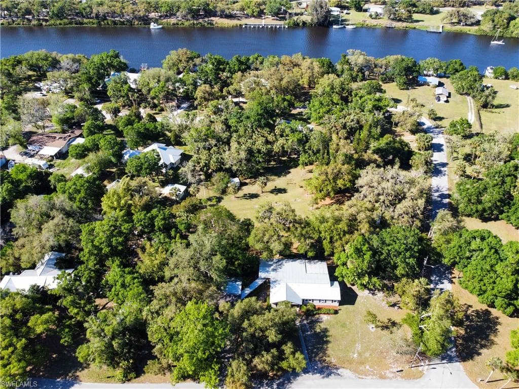200 Riverview DR LABELLE, FL 33935