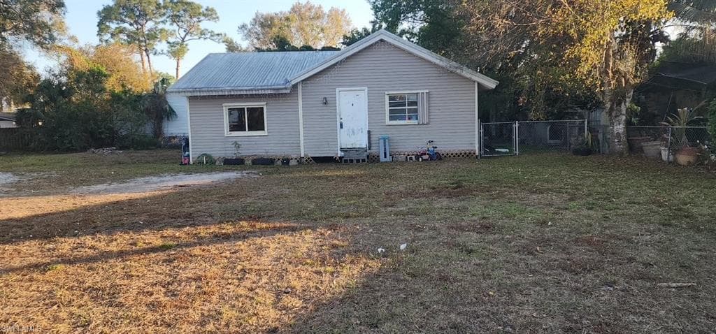 365 Clark ST NORTH FORT MYERS, FL 33903