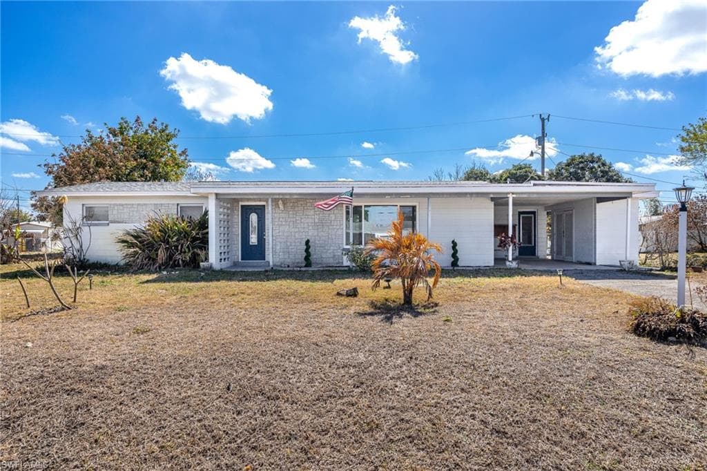 136 Coolidge AVE LEHIGH ACRES, FL 33936