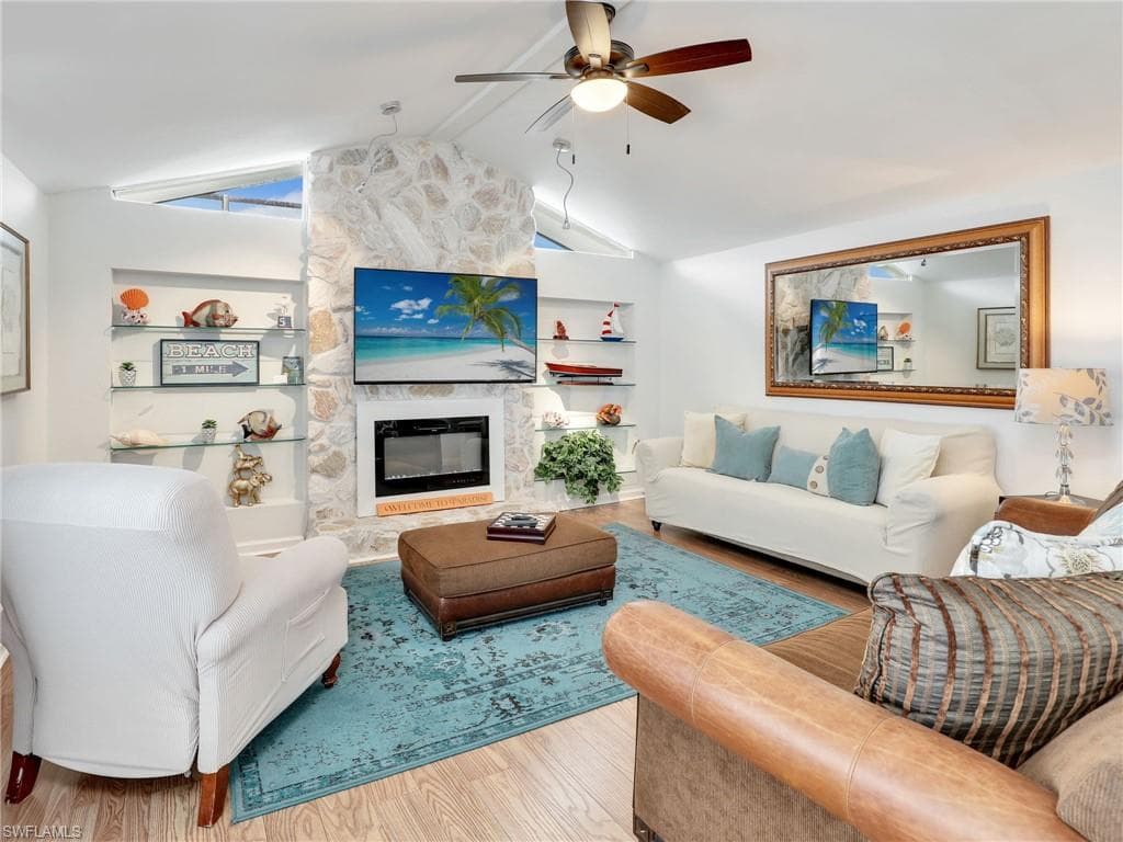 955 Iris CT MARCO ISLAND, FL 34145