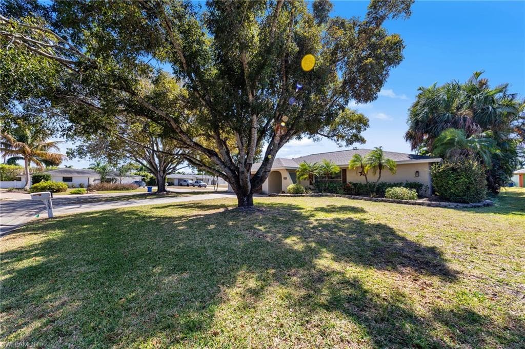 1364 Currier CIR FORT MYERS, FL 33919