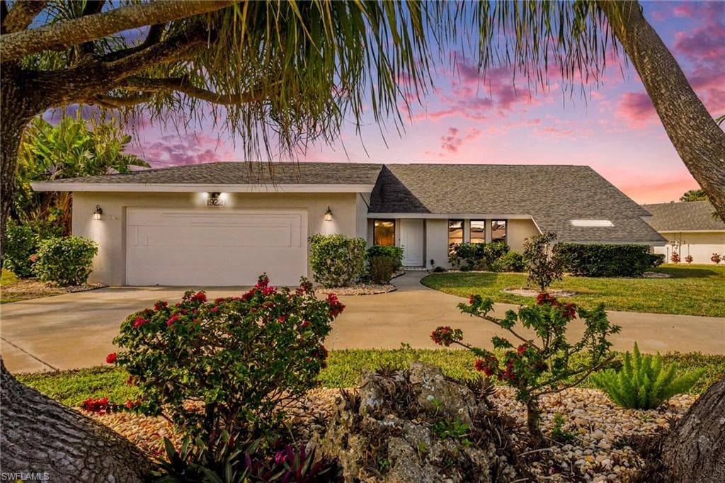 1922 SE 26th TER CAPE CORAL, FL 33904