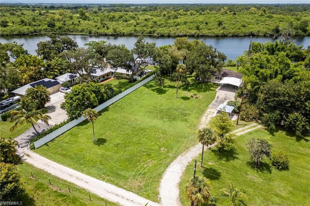 2030 Fort Denaud RD LABELLE, FL 33935