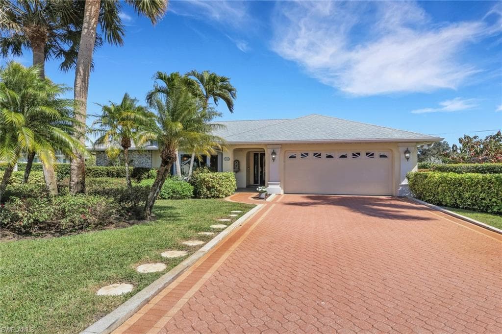 318 Burning Tree DR NAPLES, FL 34105