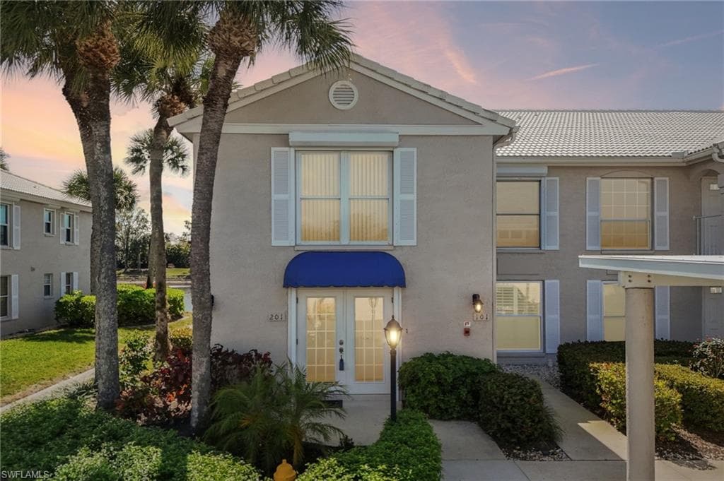 828 Gulf Pavilion DR 201 NAPLES, FL 34108