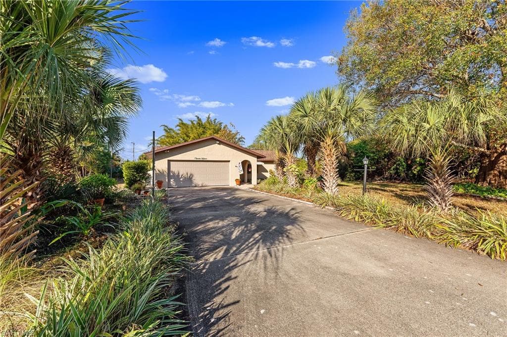 1115 Hibiscus AVE LEHIGH ACRES, FL 33972