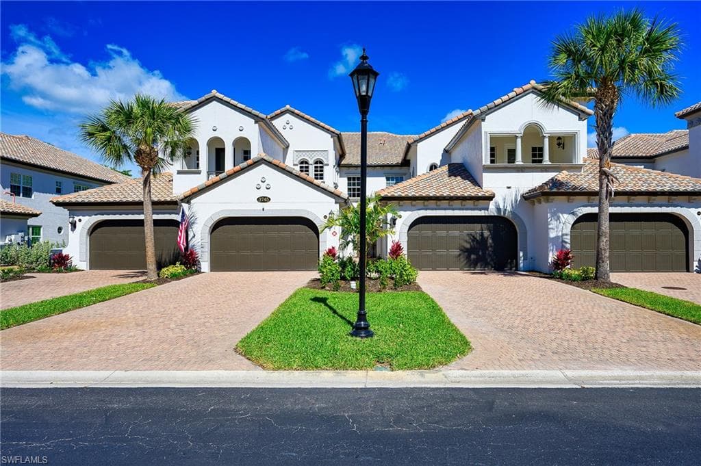 3745 Montreux LN 3-202 NAPLES, FL 34114
