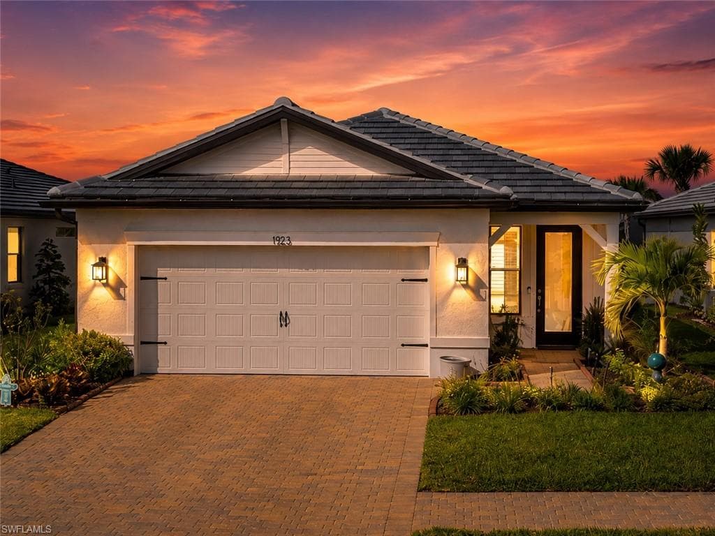 1923 Sierra CT NAPLES, FL 34120