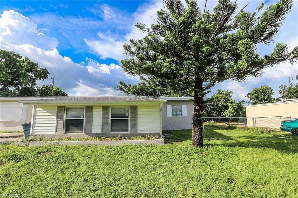 305 Bougainvillea RD W LEHIGH ACRES, FL 33936
