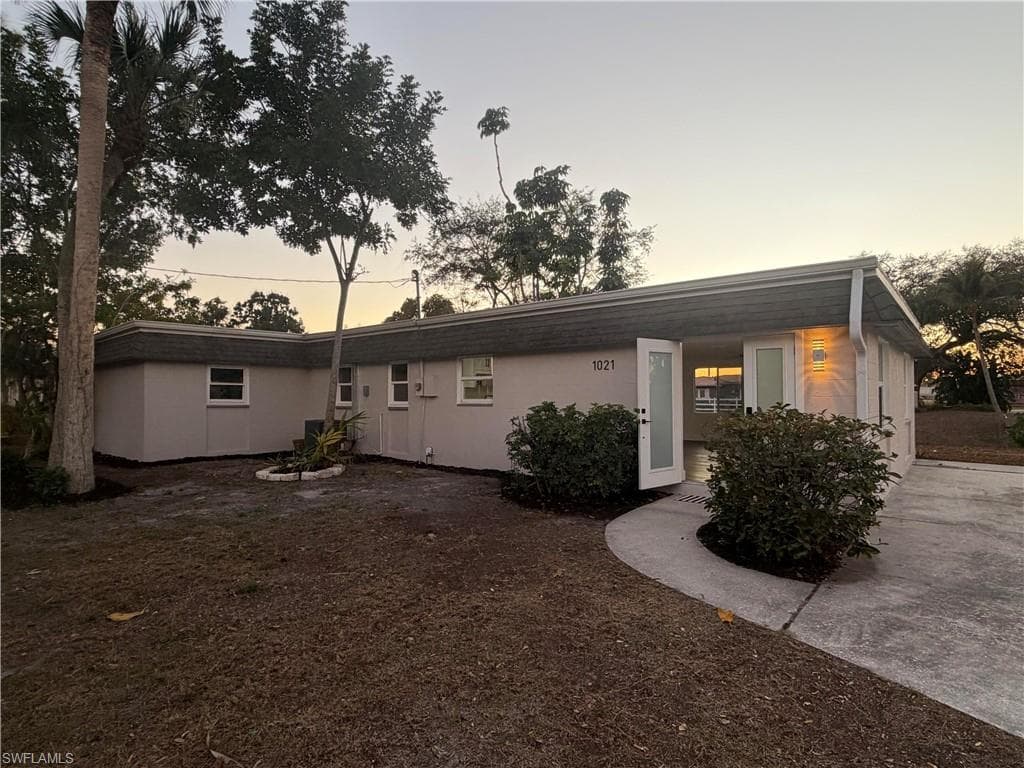 1021 April LN NORTH FORT MYERS, FL 33903