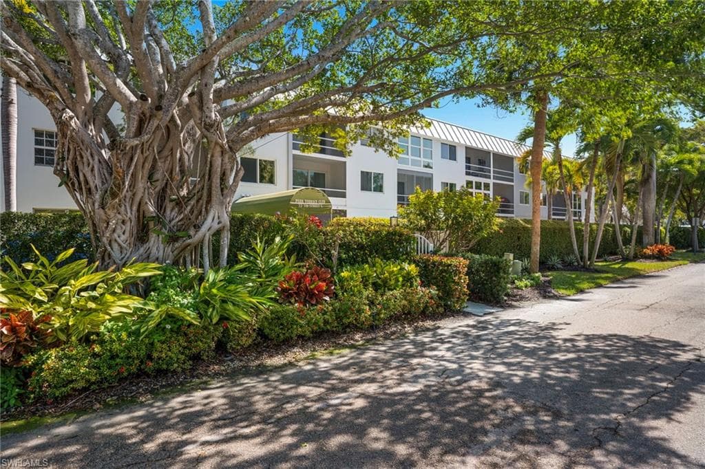 72 7th ST S 108 NAPLES, FL 34102
