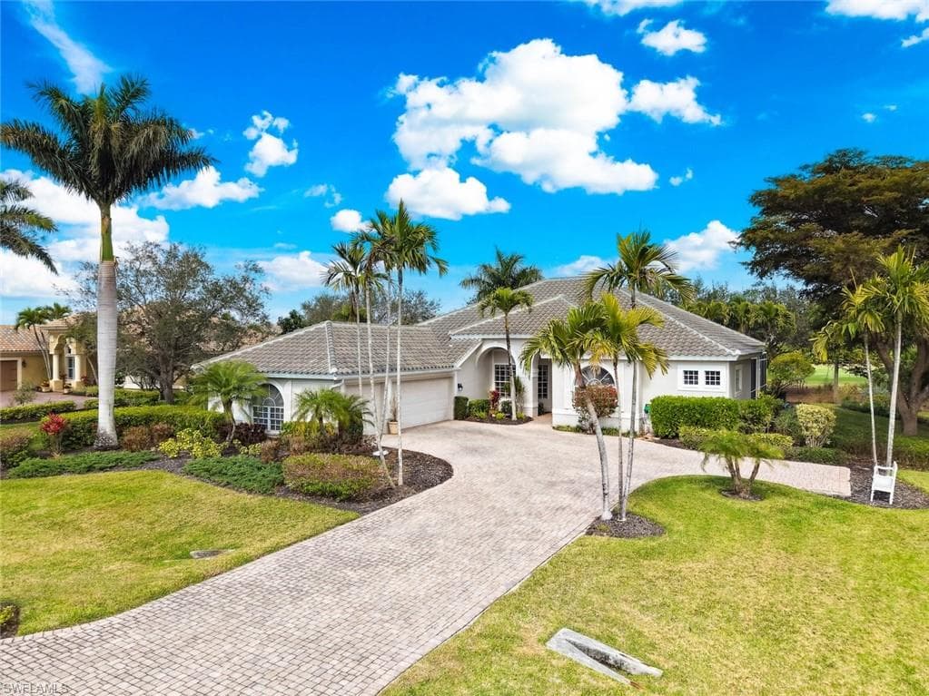 8201 Glenfinnan CIR FORT MYERS, FL 33912