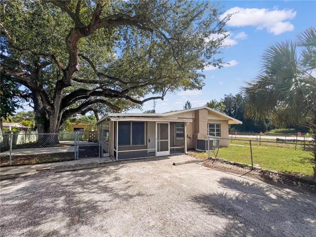 9861 Orange River BLVD 01 FORT MYERS, FL 33905