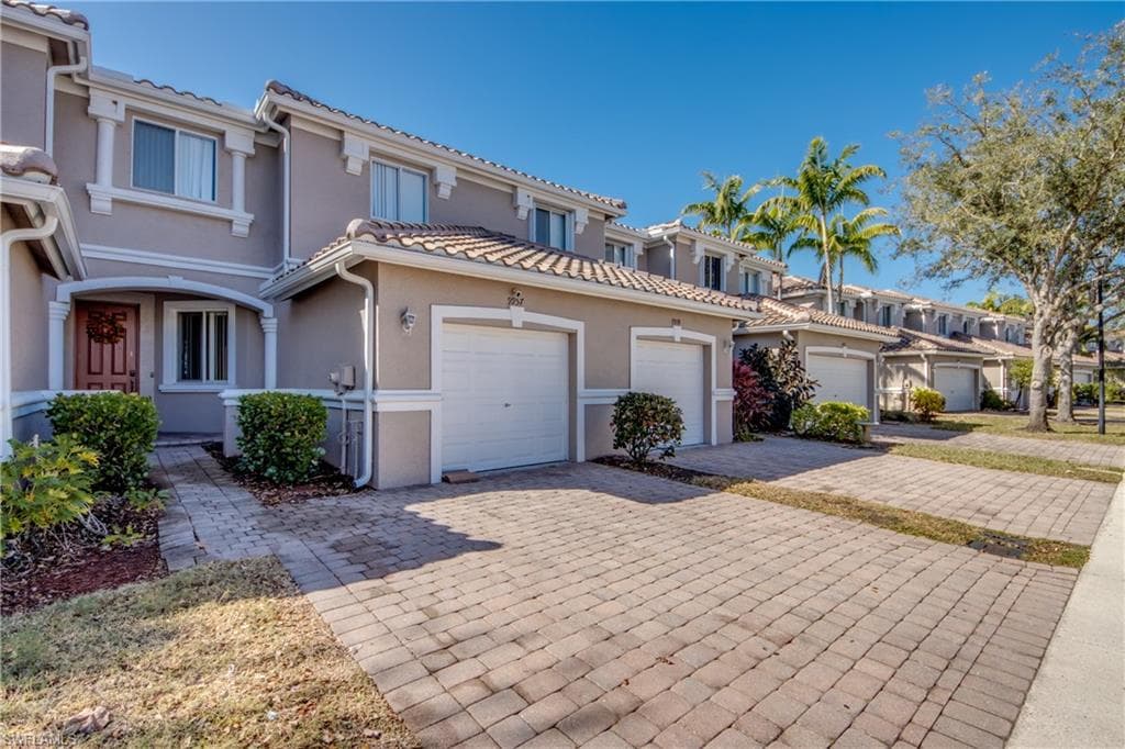 9957 Chiana CIR FORT MYERS, FL 33905