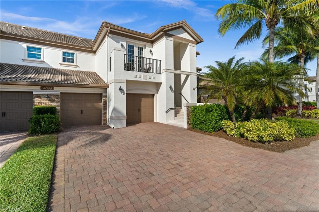 8069 Players Cove DR 202 NAPLES, FL 34113