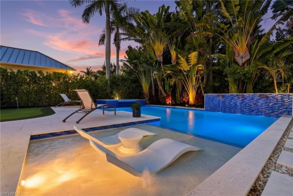 725 Harbour DR NAPLES, FL 34103
