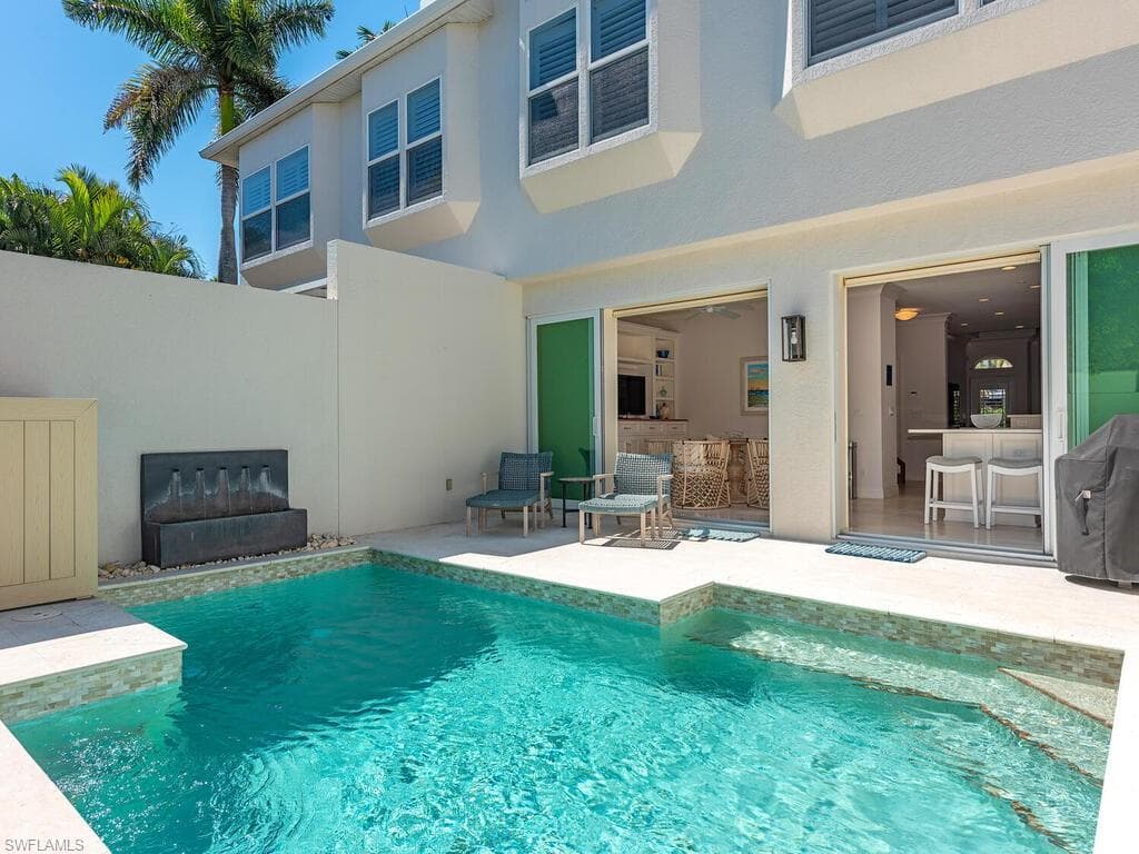 165 5TH ST S 3 NAPLES, FL 34102