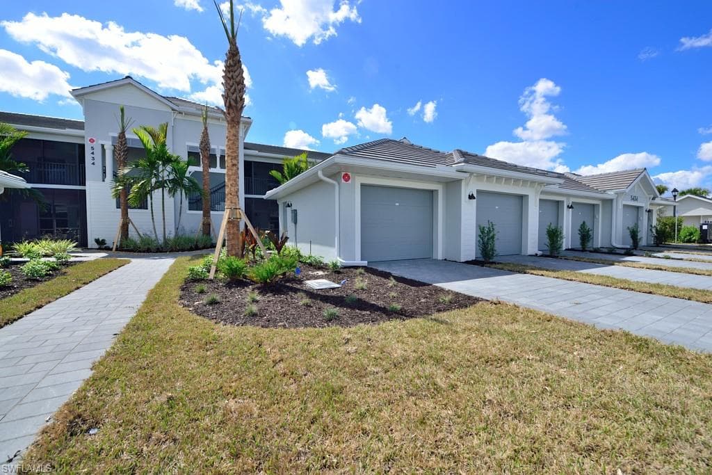 5434 DOUBLE EAGLE CIR 2614 NAPLES, FL 34142