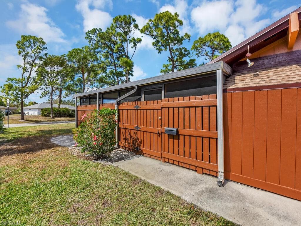 5620 Foxlake DR NORTH FORT MYERS, FL 33917