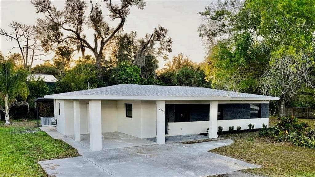 2154 E Gardenia CIR NORTH FORT MYERS, FL 33917