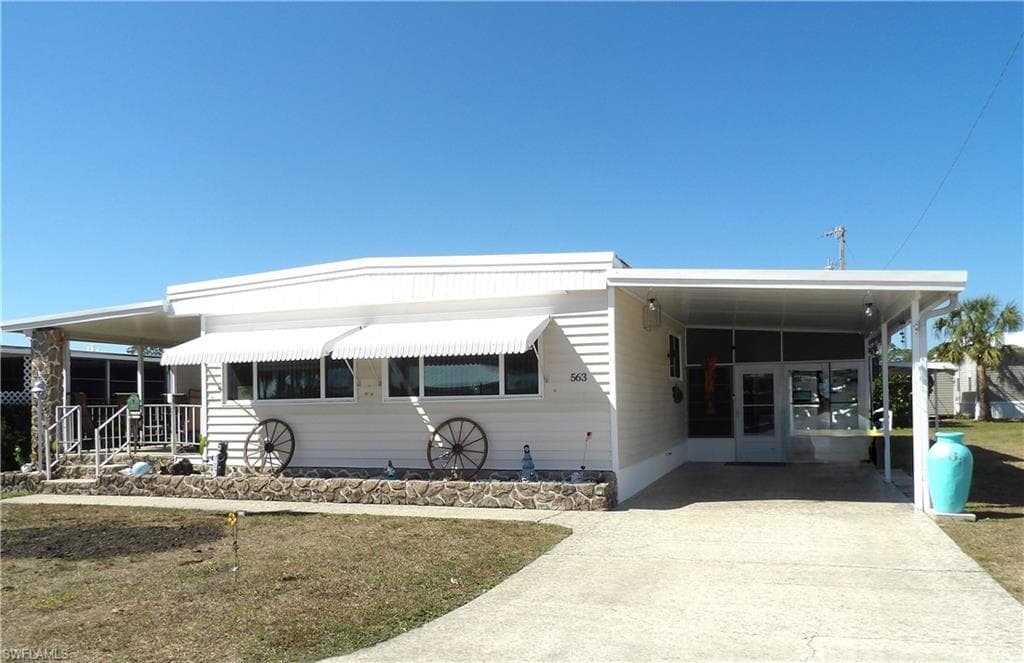 563 Timber LN S NORTH FORT MYERS, FL 33917