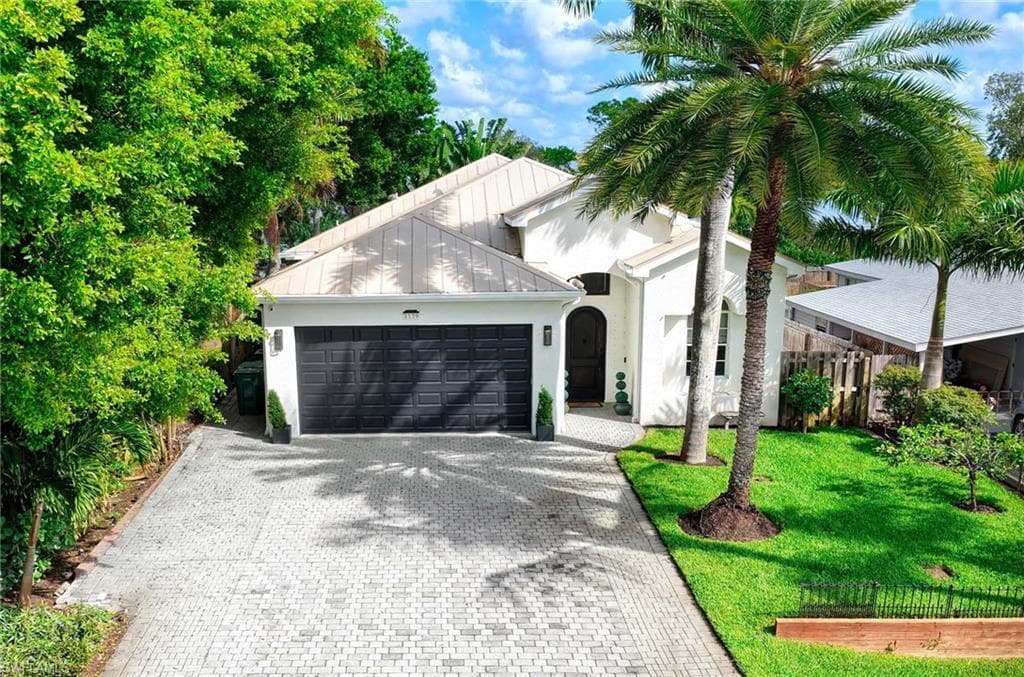 1139 Michigan AVE NAPLES, FL 34103