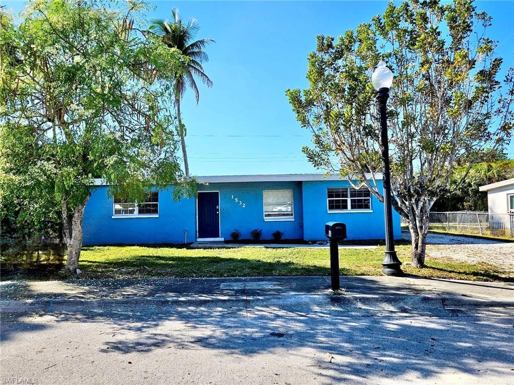 1532 Veronica S Shoemaker BLVD FORT MYERS, FL 33916